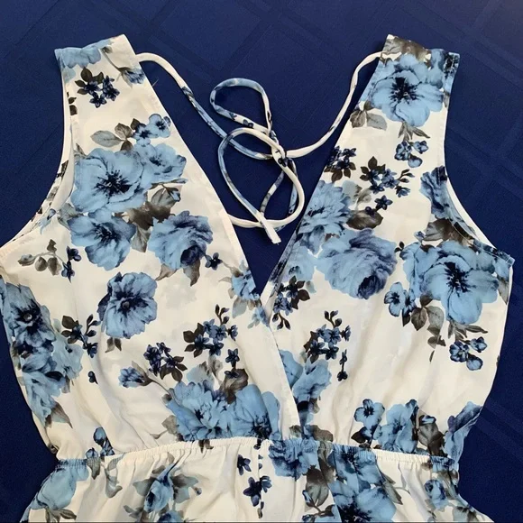 ILLA ILLA Blue and White Floral Romper - Picture 4 of 5